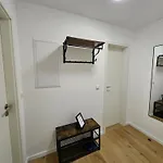 Modern Homes - Voll Ausgestatte - Balkon - Hotelbetten - 4k Tv - Wlan *