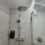Modern Homes - Voll Ausgestatte - Balkon - Hotelbetten - 4k Tv - Wlan Daire Moers