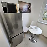 Modern Homes - Voll Ausgestatte - Balkon - Hotelbetten - 4k Tv - Wlan Moers