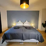 Modern Homes - Voll Ausgestatte - Balkon - Hotelbetten - 4k Tv - Wlan * Moers