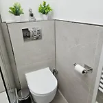 Daire Modern Homes - Voll Ausgestatte - Balkon - Hotelbetten - 4k Tv - Wlan