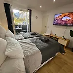 Modern Homes - Voll Ausgestatte - Balkon - Hotelbetten - 4k Tv - Wlan Moers