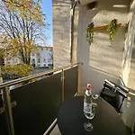 Modern Homes - Voll Ausgestatte - Balkon - Hotelbetten - 4k Tv - Wlan *