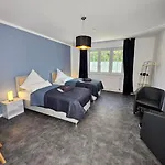 Modern Homes - Voll Ausgestatte - Balkon - Hotelbetten - 4k Tv - Wlan