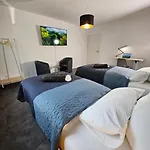 Modern Homes - Voll Ausgestatte - Balkon - Hotelbetten - 4k Tv - Wlan Daire