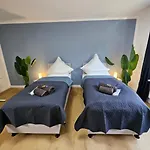 Modern Homes - Voll Ausgestatte - Balkon - Hotelbetten - 4k Tv - Wlan * Moers