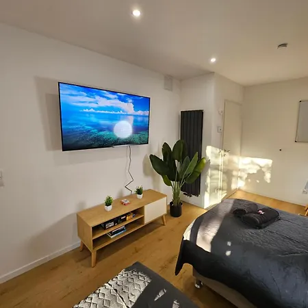 Apartment Modern Homes - Voll Ausgestatte - Balkon - Hotelbetten - 4k Tv - Wlan