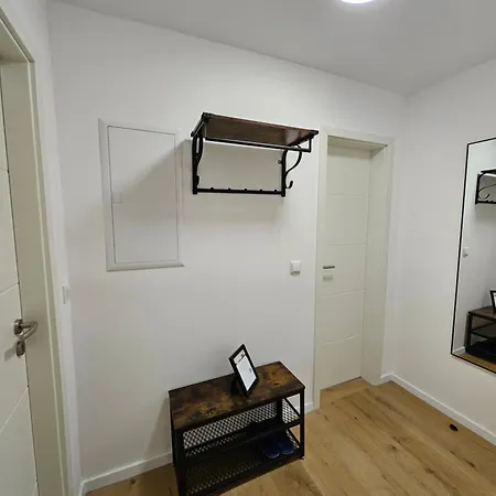 Modern Homes - Voll Ausgestatte - Balkon - Hotelbetten - 4k Tv - Wlan *