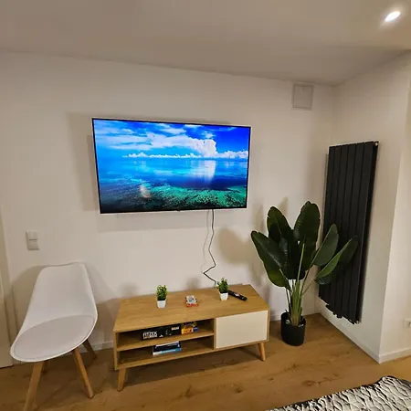 Modern Homes - Voll Ausgestatte - Balkon - Hotelbetten - 4k Tv - Wlan Moers