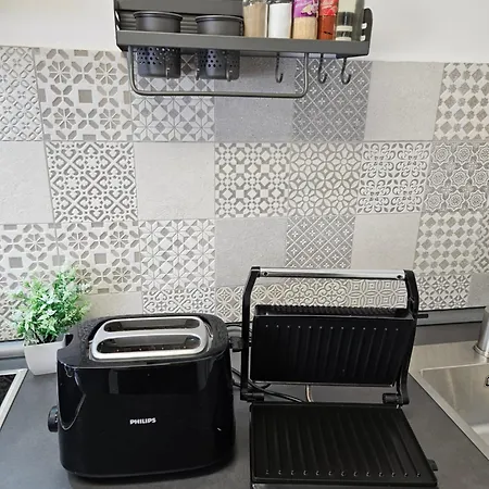 Modern Homes - Voll Ausgestatte - Balkon - Hotelbetten - 4k Tv - Wlan * Moers