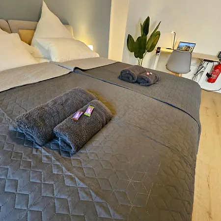 Apartament Modern Homes - Voll Ausgestatte - Balkon - Hotelbetten - 4k Tv - Wlan Moers
