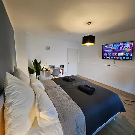 Modern Homes - Voll Ausgestatte - Balkon - Hotelbetten - 4k Tv - Wlan *