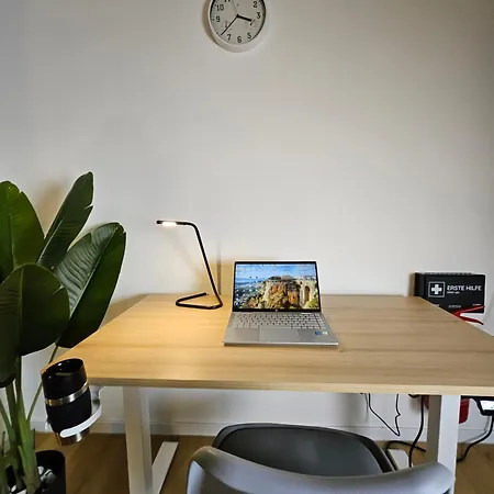 Modern Homes - Voll Ausgestatte - Balkon - Hotelbetten - 4k Tv - Wlan Apartment *