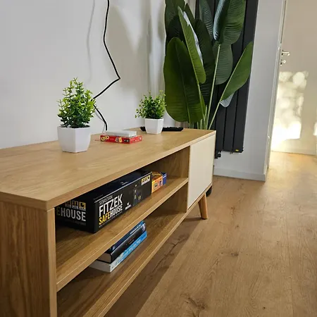 Modern Homes - Voll Ausgestatte - Balkon - Hotelbetten - 4k Tv - Wlan Apartment Moers