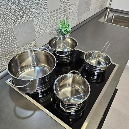 Modern Homes - Voll Ausgestatte - Balkon - Hotelbetten - 4k Tv - Wlan Apartment Moers