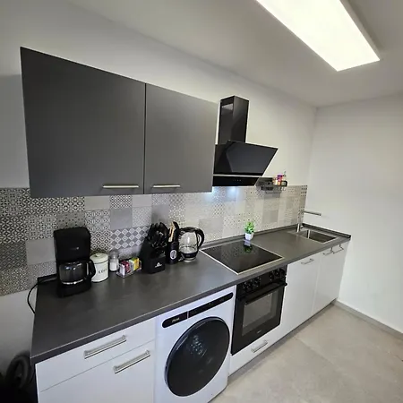 Daire Modern Homes - Voll Ausgestatte - Balkon - Hotelbetten - 4k Tv - Wlan
