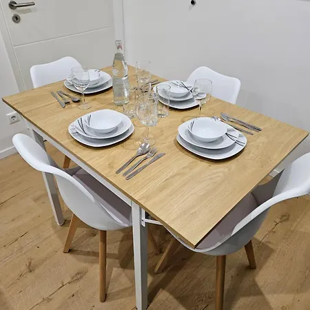 Daire Modern Homes - Voll Ausgestatte - Balkon - Hotelbetten - 4k Tv - Wlan Moers