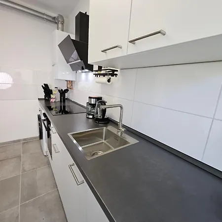 Modern Homes - Voll Ausgestatte - Balkon - Hotelbetten - 4k Tv - Wlan