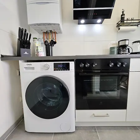 דירה Modern Homes - Voll Ausgestatte - Balkon - Hotelbetten - 4k Tv - Wlan מוארס