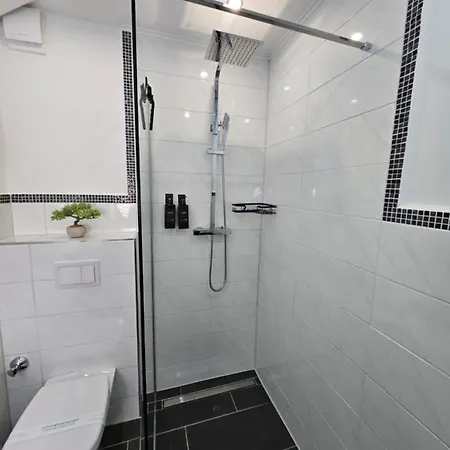 Stilvolle Mit Balkon & Parkplatz In - Ideal Fuer Business, Familien Und Monteure Nahe Duesseldorf Daire *
