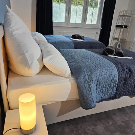 Modern Homes - Voll Ausgestatte - Balkon - Hotelbetten - 4k Tv - Wlan * Moers