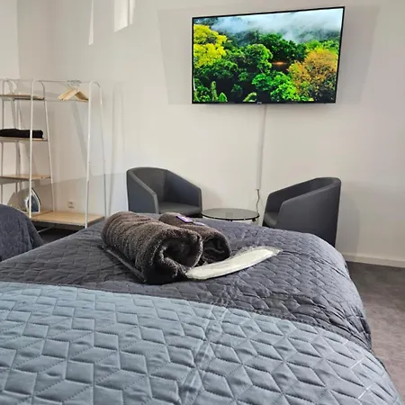 Modern Homes - Voll Ausgestatte - Balkon - Hotelbetten - 4k Tv - Wlan Apartment Moers