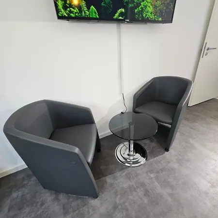 Modern Homes - Voll Ausgestatte - Balkon - Hotelbetten - 4k Tv - Wlan * Moers