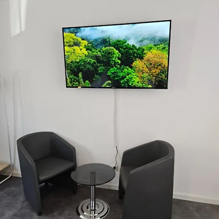 Modern Homes - Voll Ausgestatte - Balkon - Hotelbetten - 4k Tv - Wlan Apartment Moers