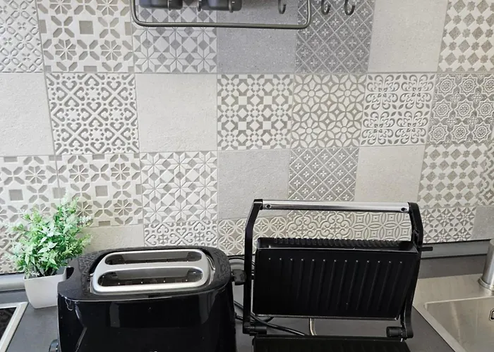 Modern Homes - Voll Ausgestatte - Balkon - Hotelbetten - 4k Tv - Wlan * מוארס