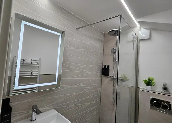 Modern Homes - Voll Ausgestatte - Balkon - Hotelbetten - 4k Tv - Wlan Apartman Moers