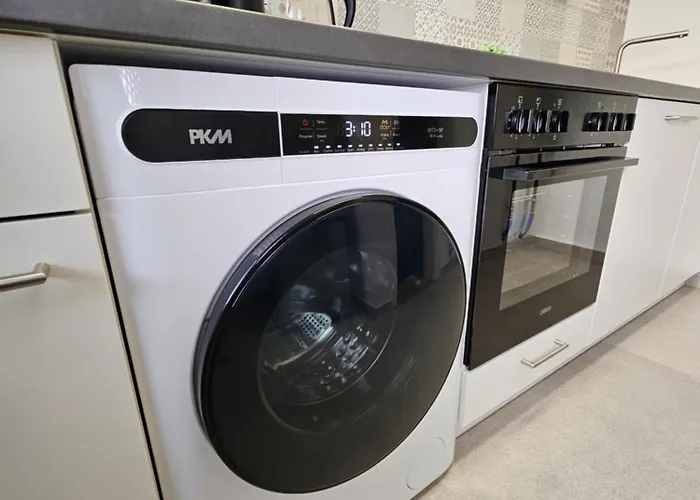 Modern Homes - Voll Ausgestatte - Balkon - Hotelbetten - 4k Tv - Wlan Apartment *