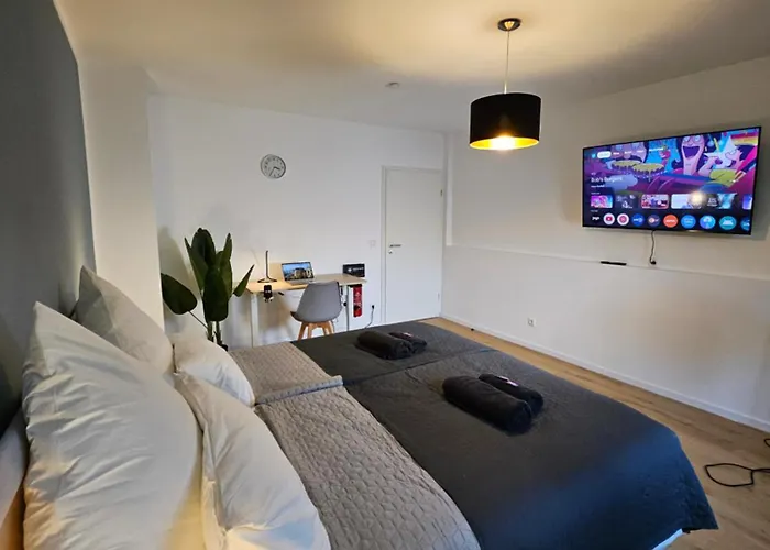 Modern Homes - Voll Ausgestatte - Balkon - Hotelbetten - 4k Tv - Wlan *