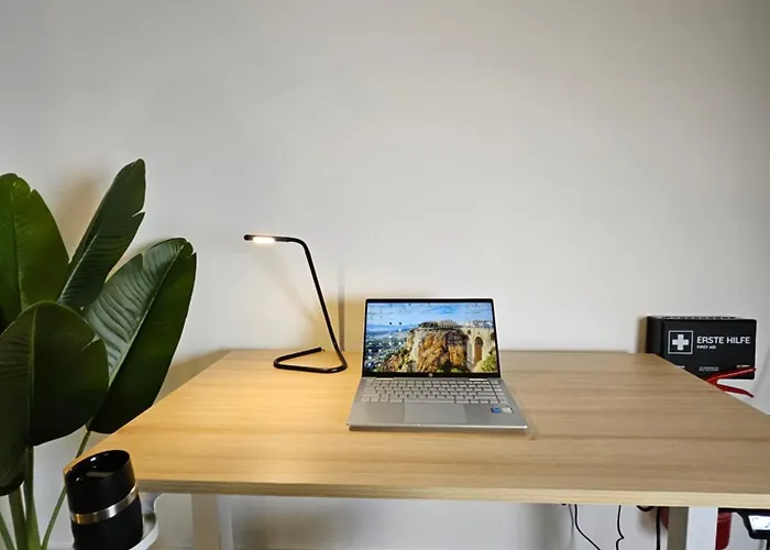 Modern Homes - Voll Ausgestatte - Balkon - Hotelbetten - 4k Tv - Wlan Apartment *