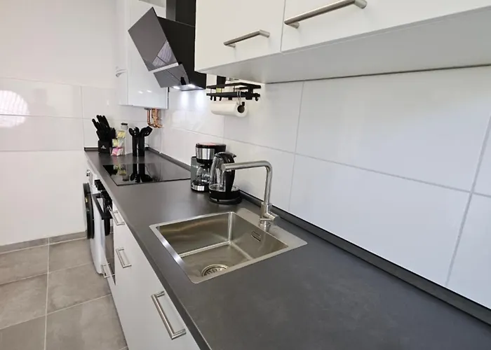 Modern Homes - Voll Ausgestatte - Balkon - Hotelbetten - 4k Tv - Wlan