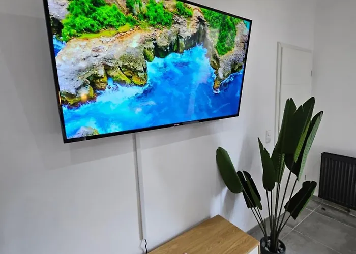 Modern Homes - Voll Ausgestatte - Balkon - Hotelbetten - 4k Tv - Wlan *