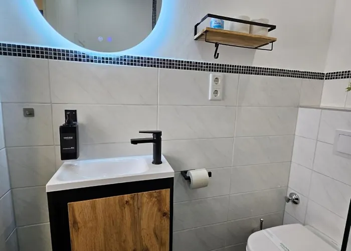 Modern Homes - Voll Ausgestatte - Balkon - Hotelbetten - 4k Tv - Wlan * Moers